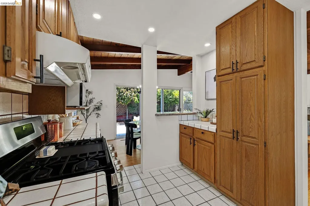 16164 Via Walter San Lorenzo CA 94580