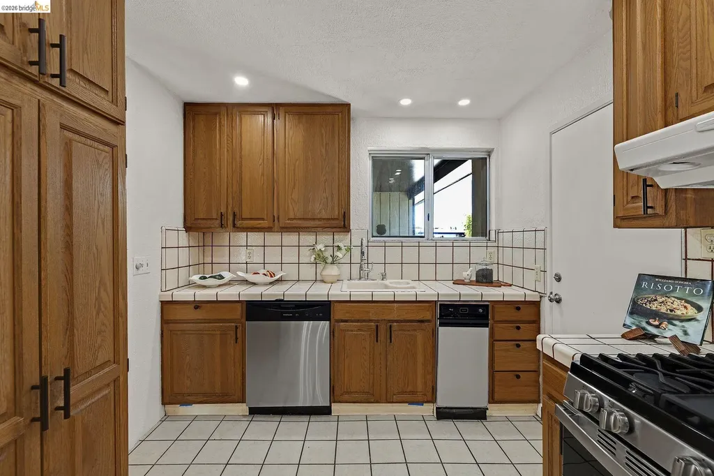 16164 Via Walter San Lorenzo CA 94580