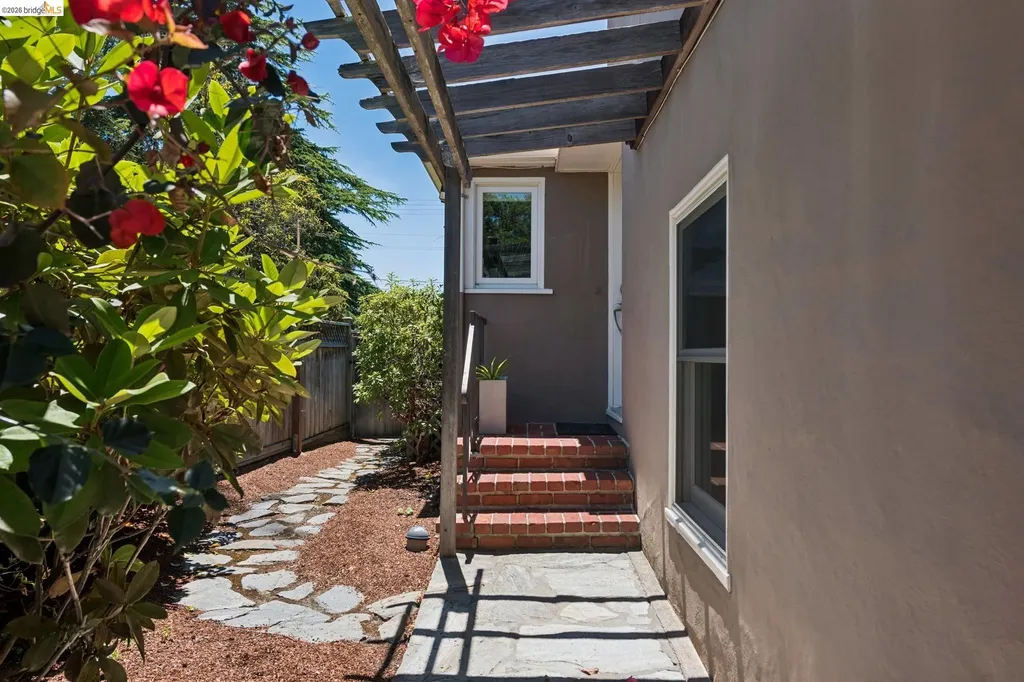 5430 Proctor Avenue Oakland CA 94618