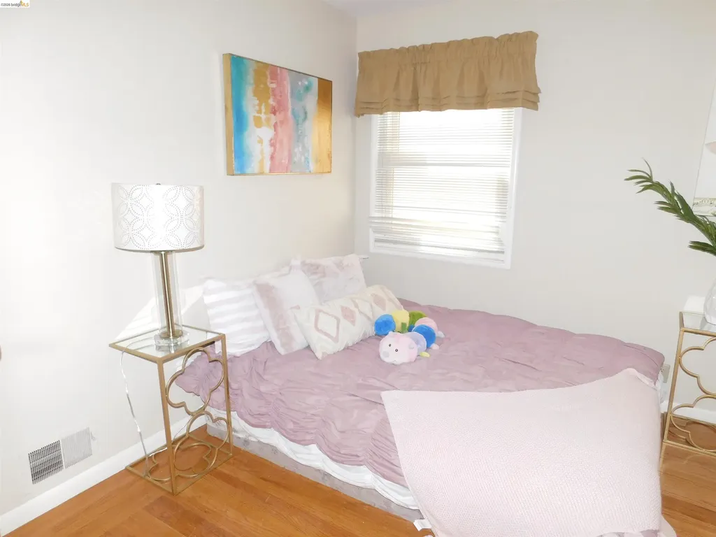3086 Middleton Street Oakland CA 94605