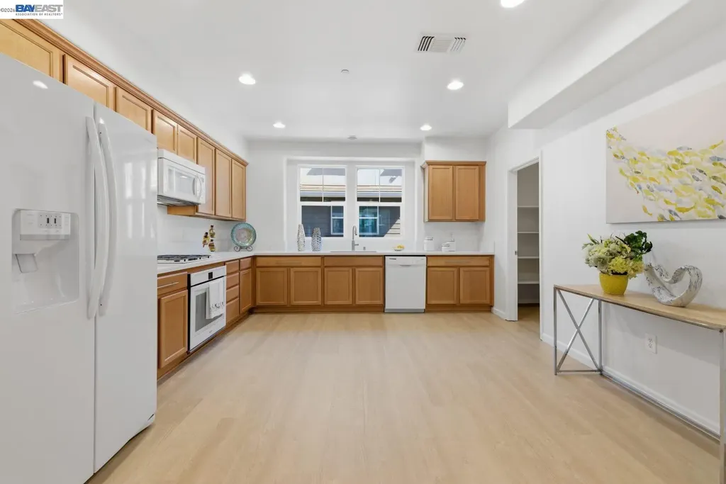 6677 Mariposa Lane Dublin CA 94568