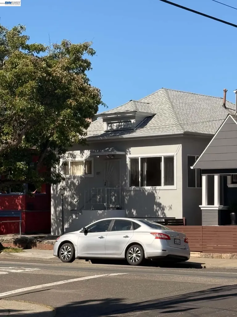 1725 Bay Street Alameda CA 94501