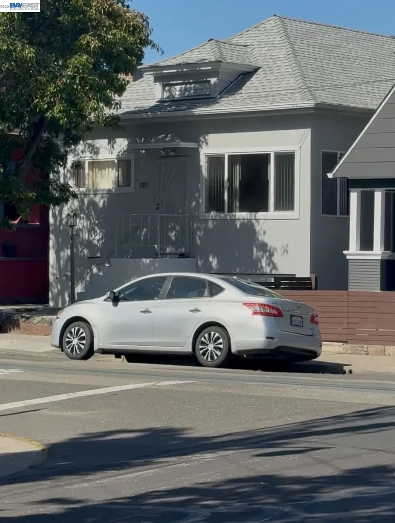 1725 Bay Street Alameda CA 94501