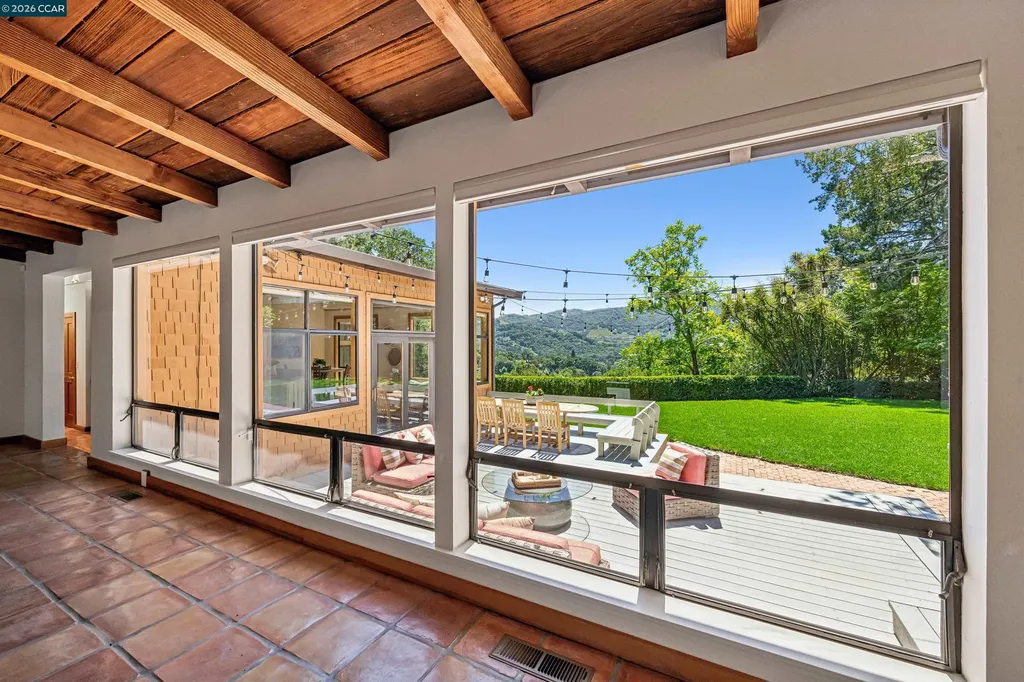 90 Overhill Road Orinda CA 94563