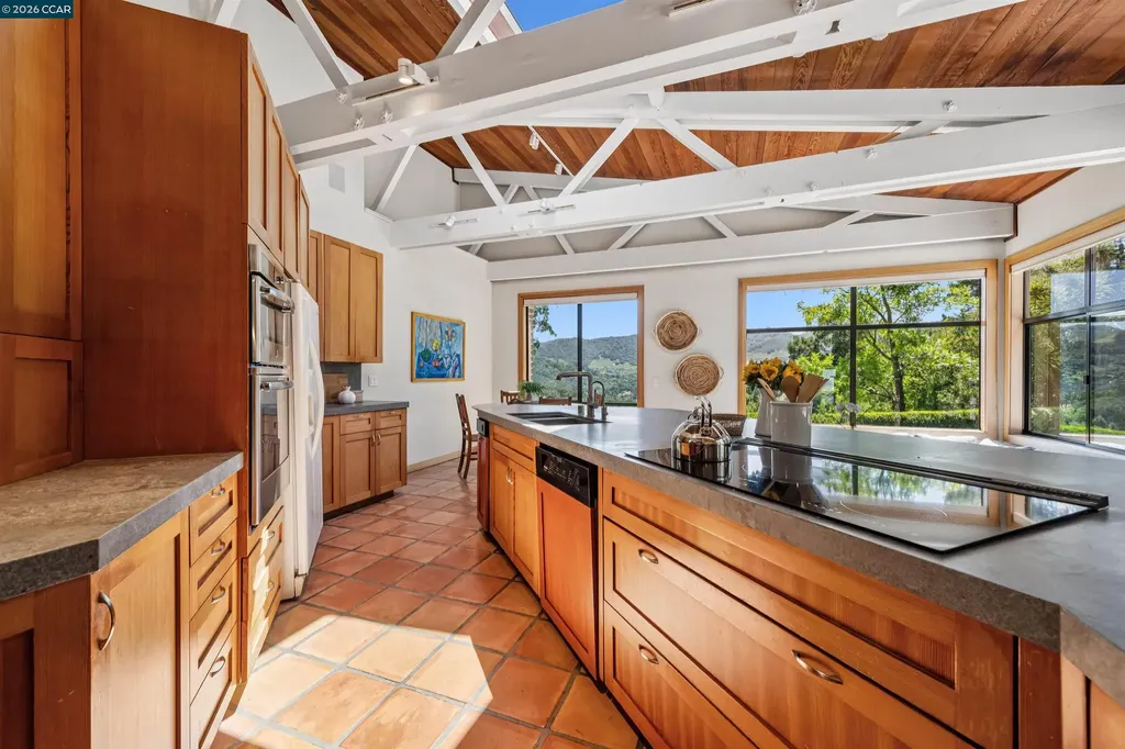 90 Overhill Road Orinda CA 94563