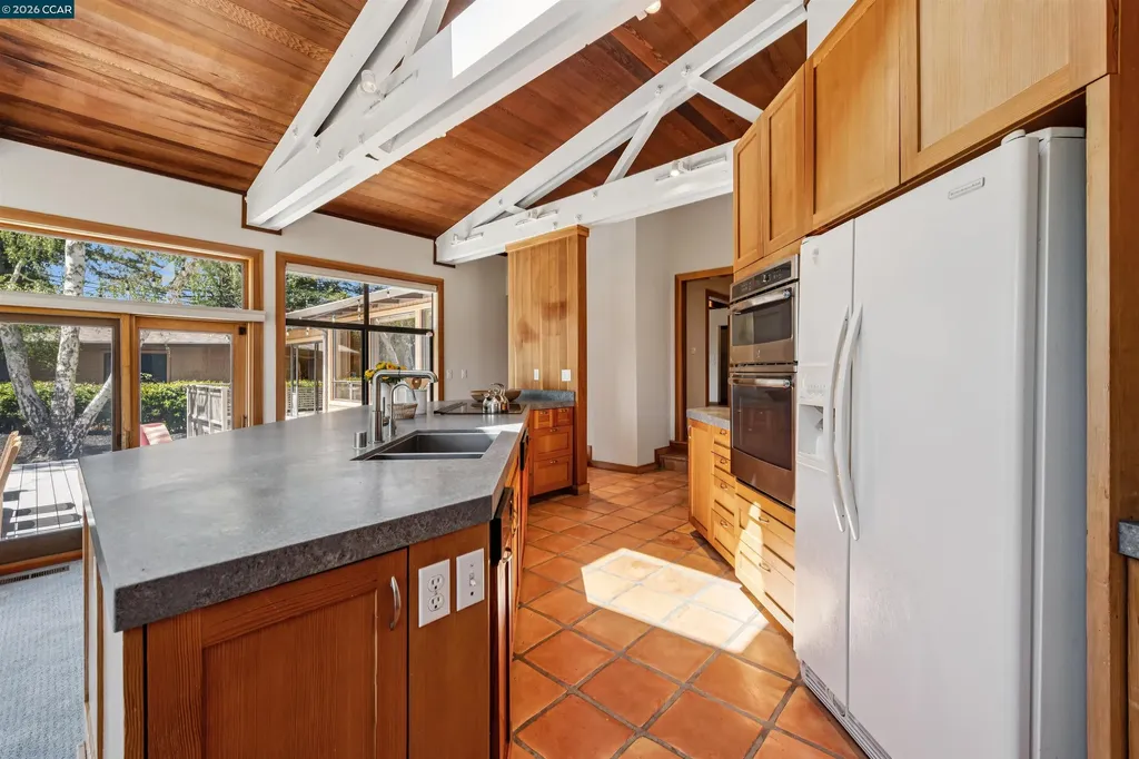 90 Overhill Road Orinda CA 94563