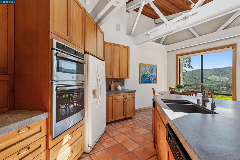 90 Overhill Road Orinda CA 94563