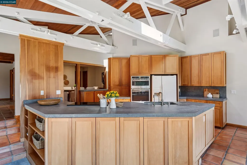 90 Overhill Road Orinda CA 94563