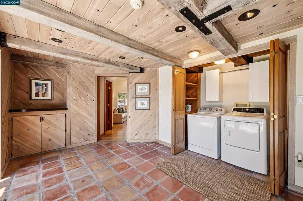 90 Overhill Road Orinda CA 94563