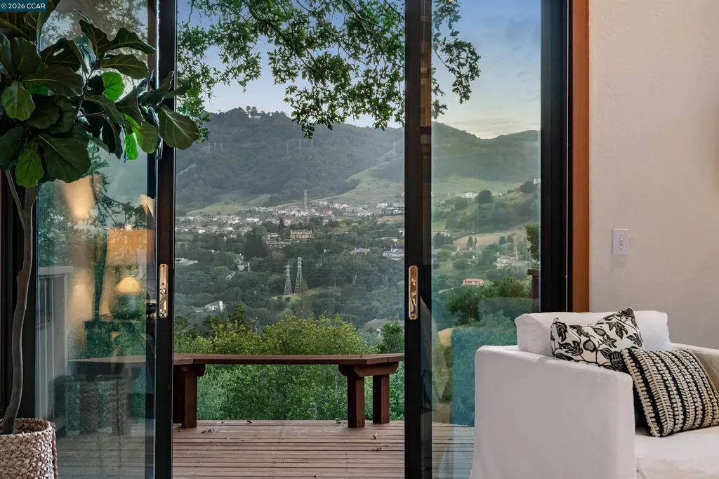 90 Overhill Road Orinda CA 94563