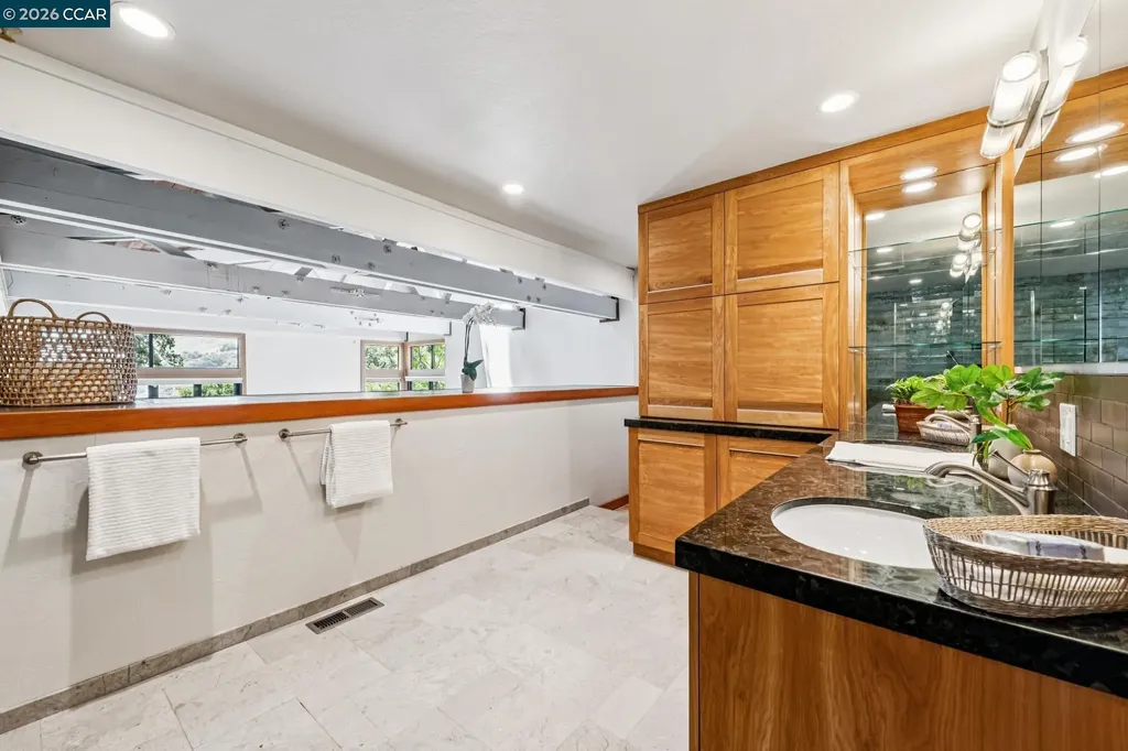 90 Overhill Road Orinda CA 94563