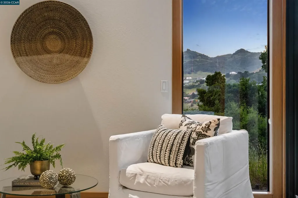 90 Overhill Road Orinda CA 94563