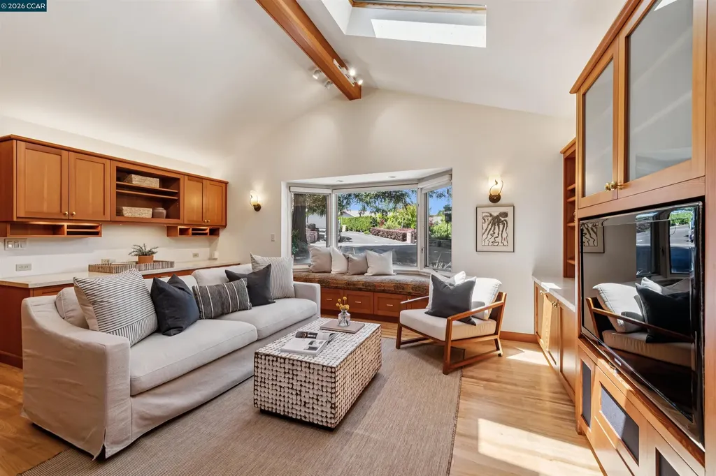 90 Overhill Road Orinda CA 94563