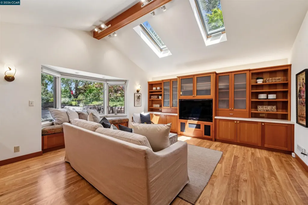 90 Overhill Road Orinda CA 94563