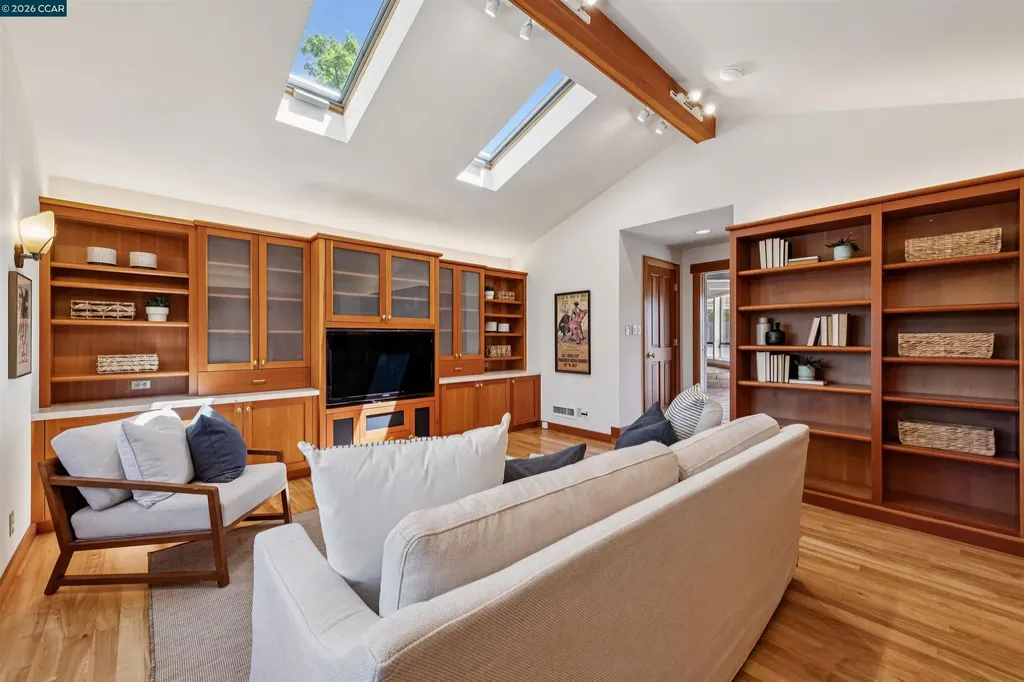 90 Overhill Road Orinda CA 94563