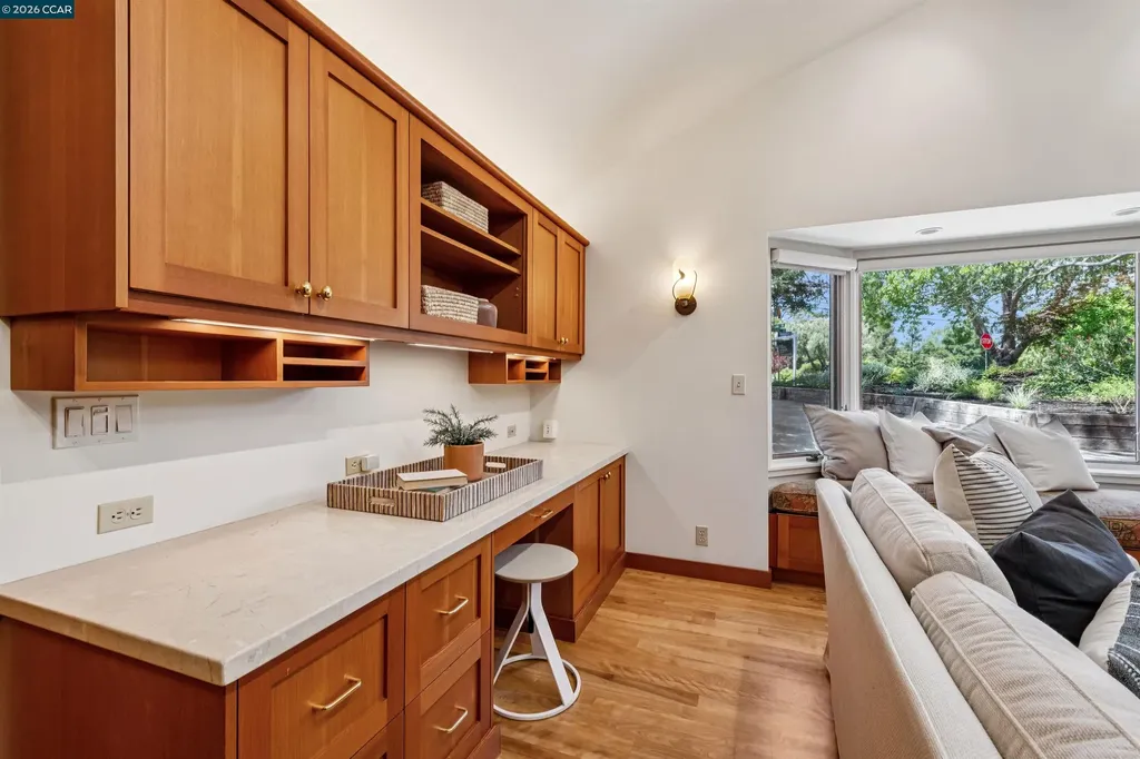 90 Overhill Road Orinda CA 94563