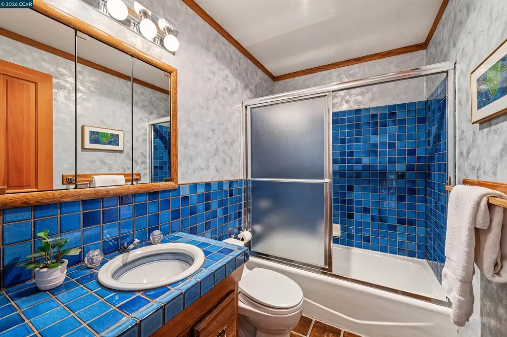 90 Overhill Road Orinda CA 94563