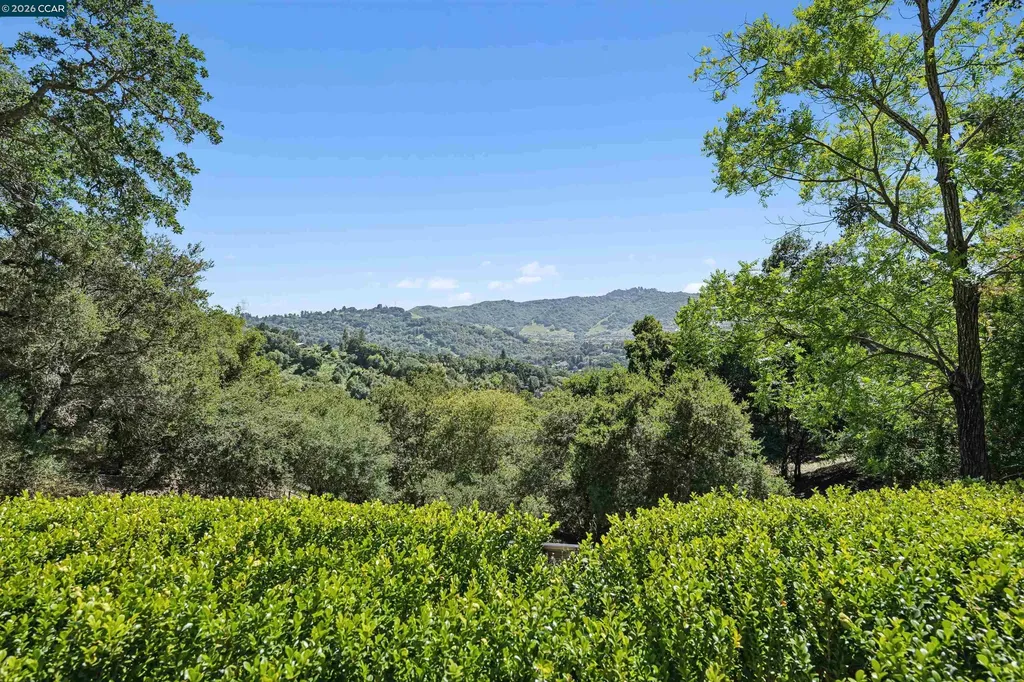 90 Overhill Road Orinda CA 94563