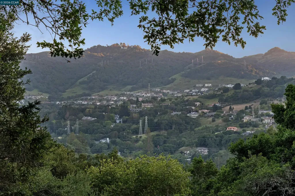 90 Overhill Road Orinda CA 94563