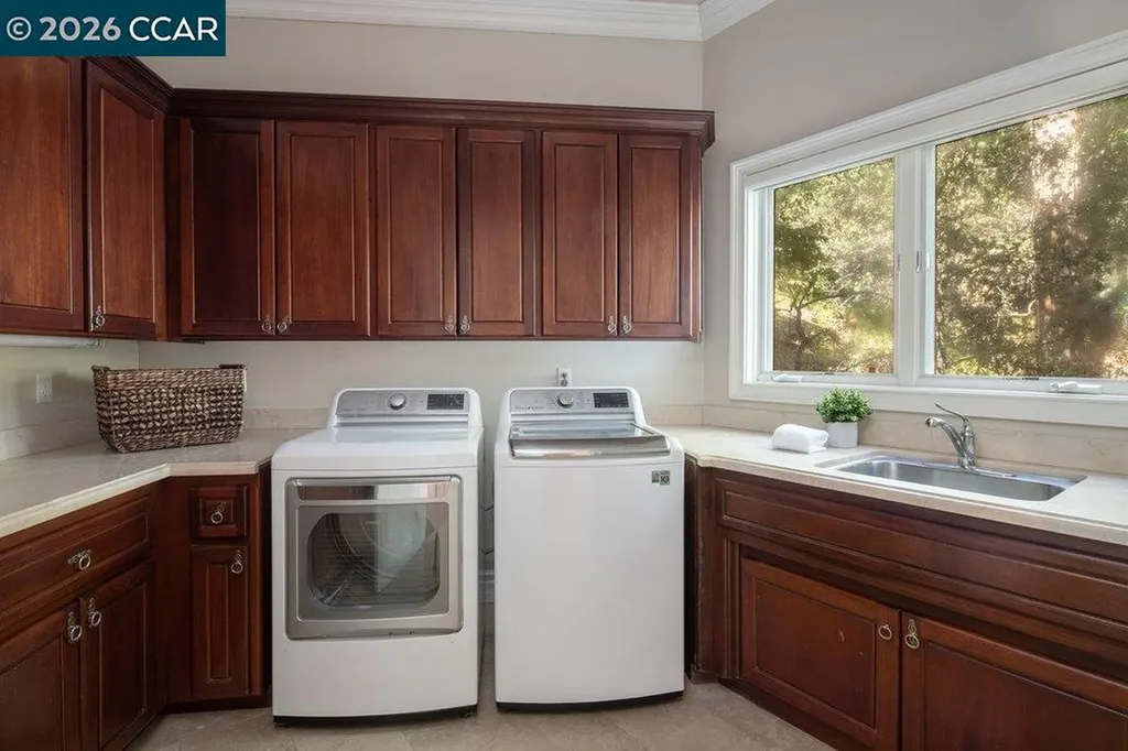 5606 La Salle Avenue Oakland CA 94611