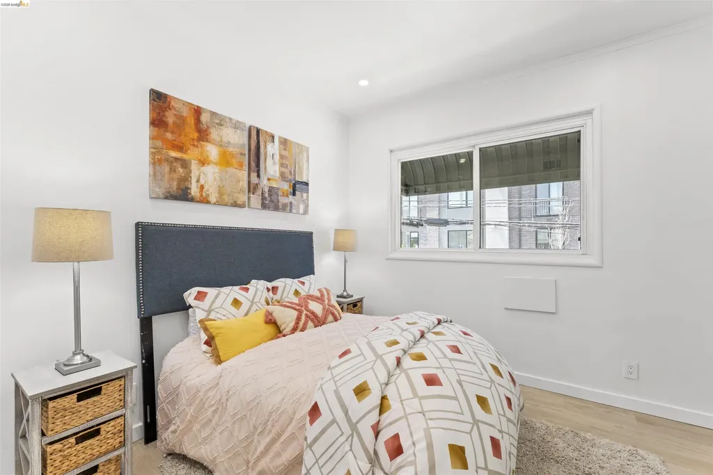 2832 Summit Street Oakland CA 94609