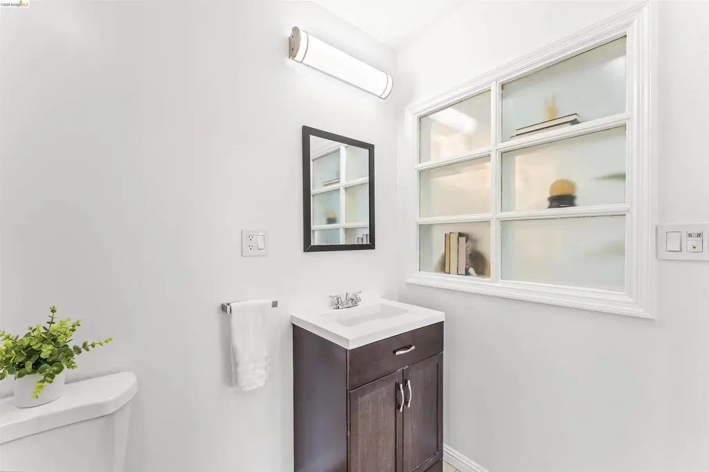 2832 Summit Street Oakland CA 94609