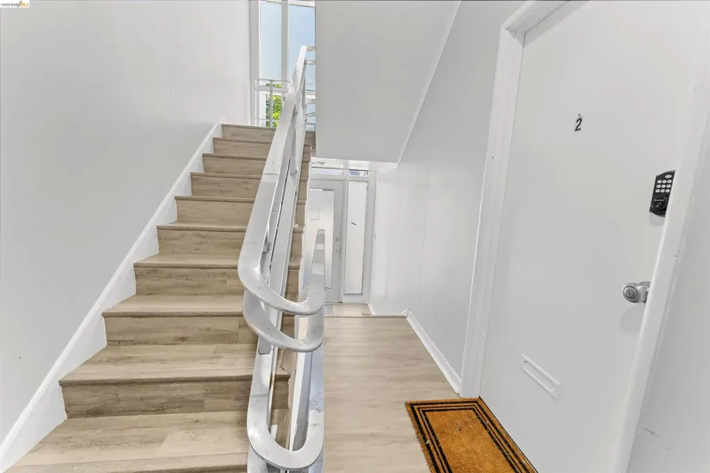 2832 Summit Street Oakland CA 94609