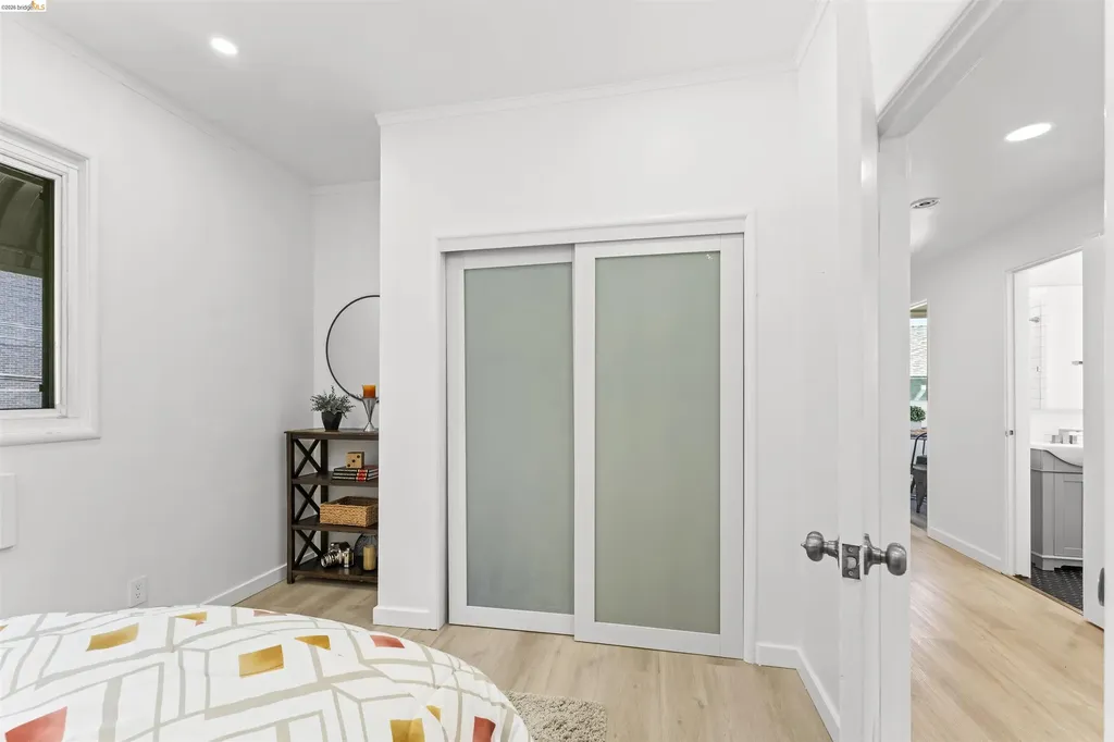 2832 Summit Street Oakland CA 94609