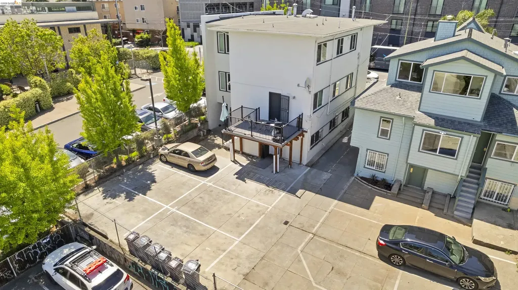 2832 Summit Street Oakland CA 94609