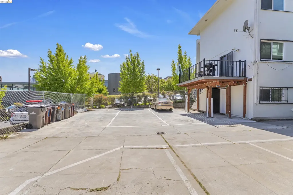 2832 Summit Street Oakland CA 94609