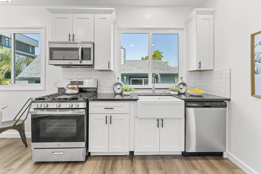 2832 Summit Street Oakland CA 94609