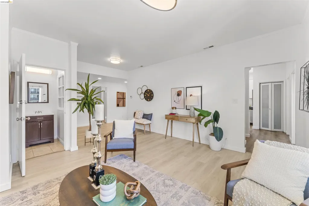 2832 Summit Street Oakland CA 94609