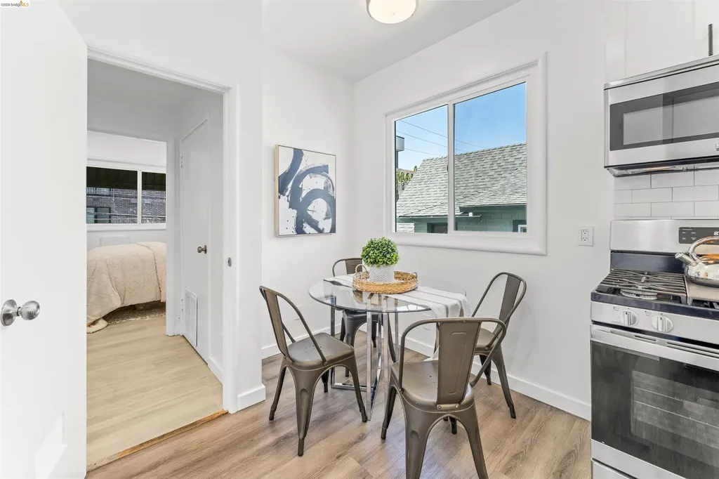 2832 Summit Street Oakland CA 94609
