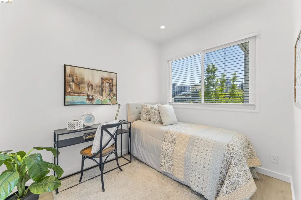 2832 Summit Street Oakland CA 94609