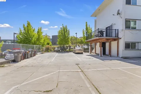 2832 Summit Street Oakland CA 94609