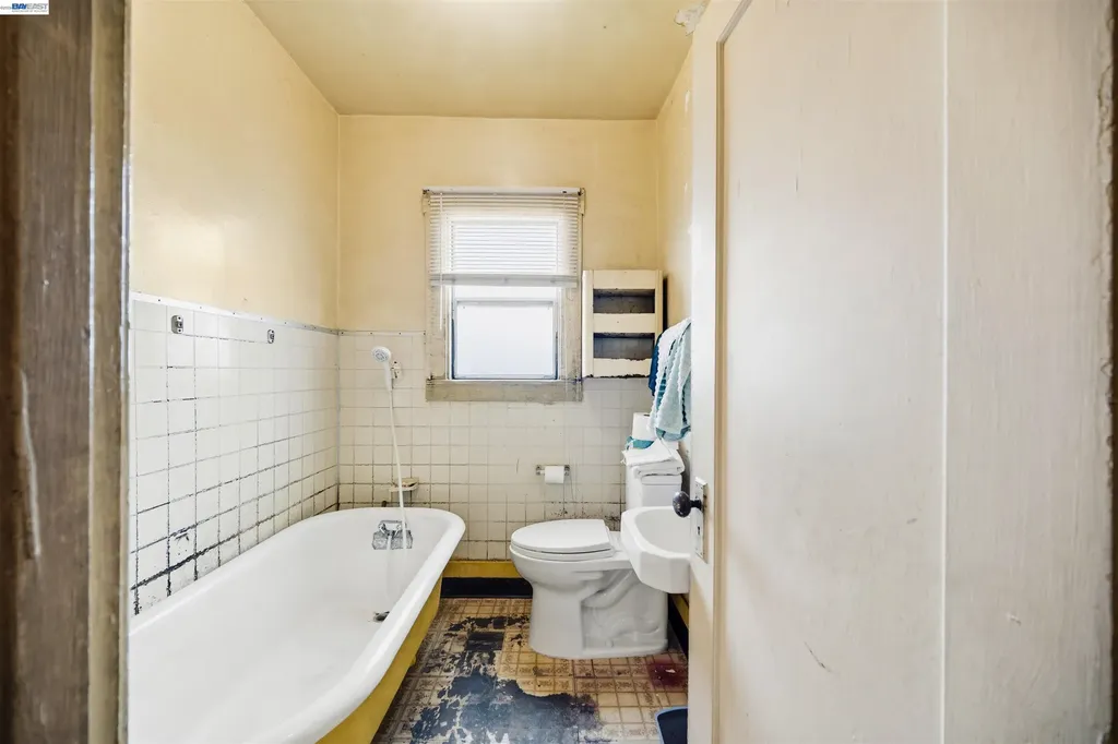 10737 Pearmain Street Oakland CA 94603