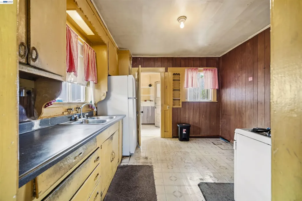 10737 Pearmain Street Oakland CA 94603