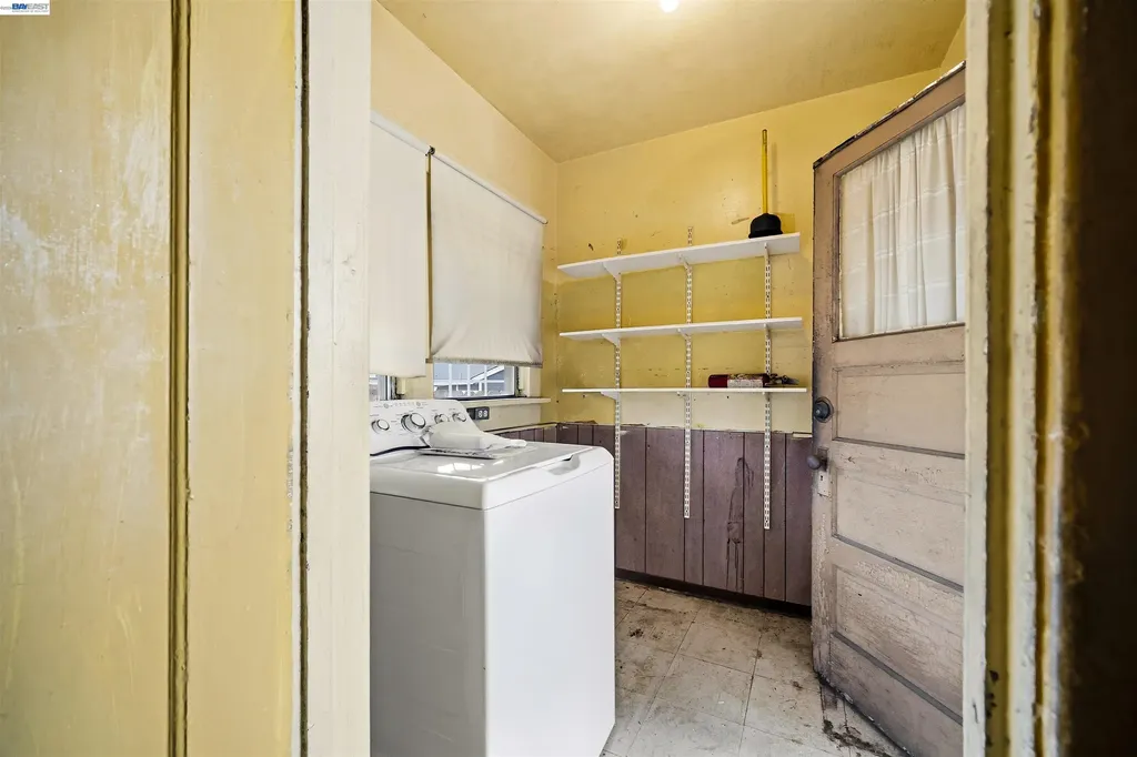 10737 Pearmain Street Oakland CA 94603