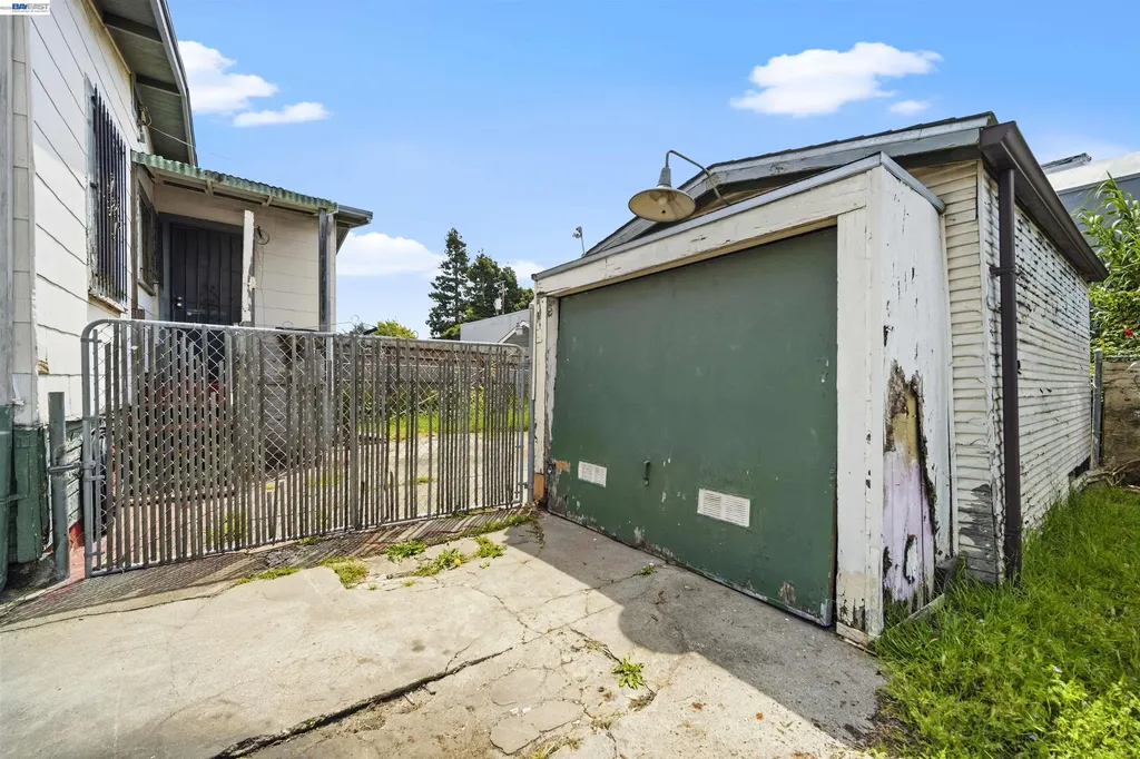 10737 Pearmain Street Oakland CA 94603
