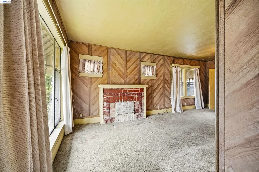 10737 Pearmain Street Oakland CA 94603