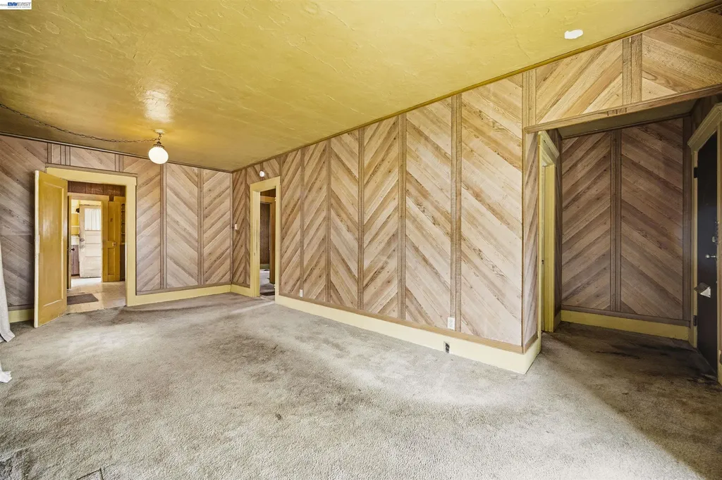 10737 Pearmain Street Oakland CA 94603