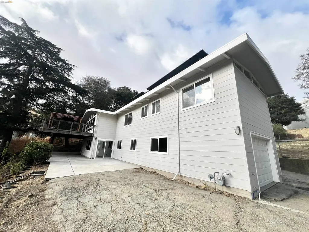 58 Pomona Street Crockett CA 94525