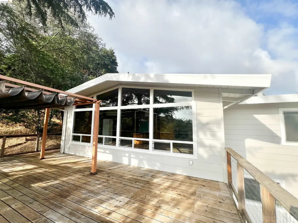 58 Pomona Street Crockett CA 94525