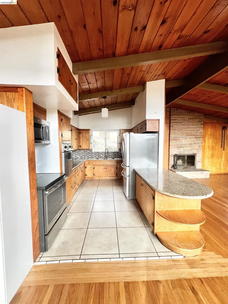 58 Pomona Street Crockett CA 94525