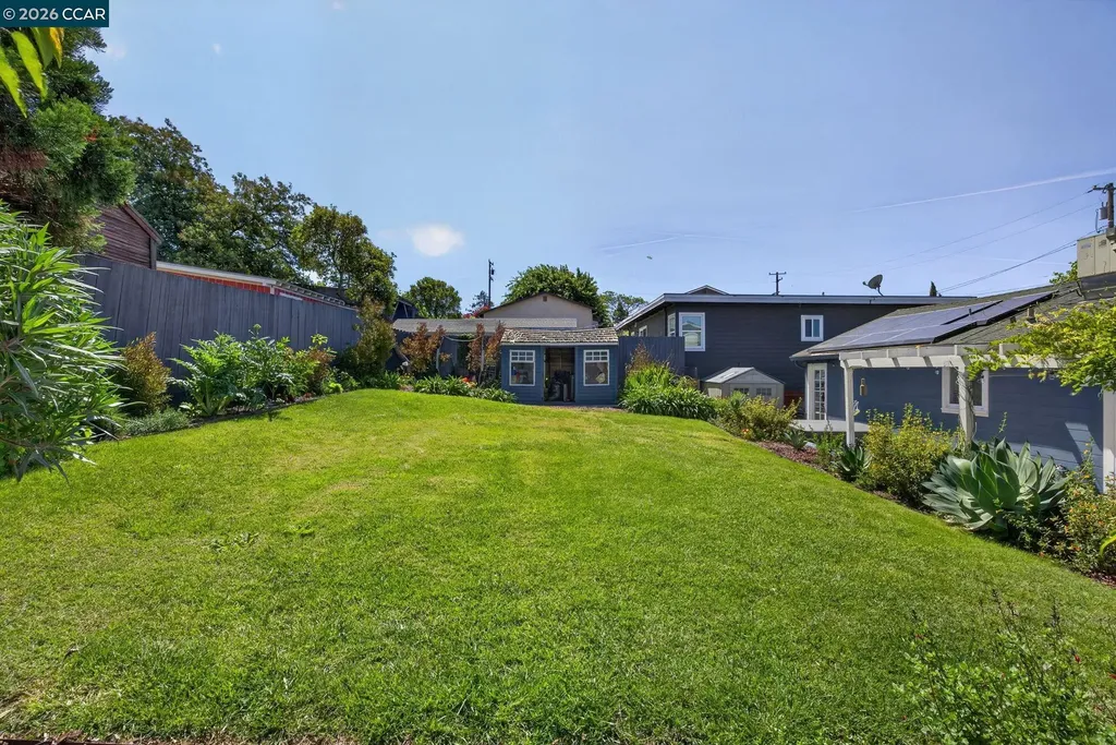 914 Vine Avenue Martinez CA 94553