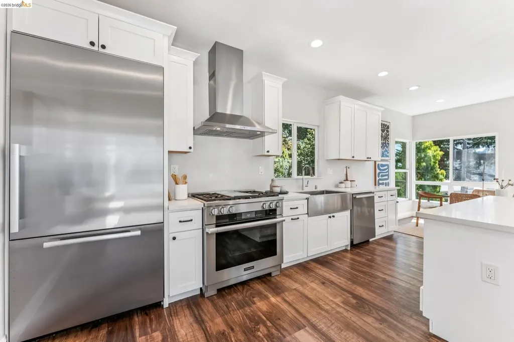 6935 Chambers Drive Oakland CA 94611