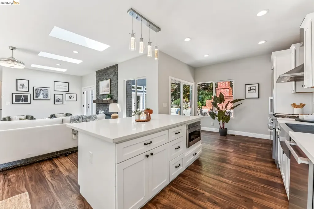 6935 Chambers Drive Oakland CA 94611