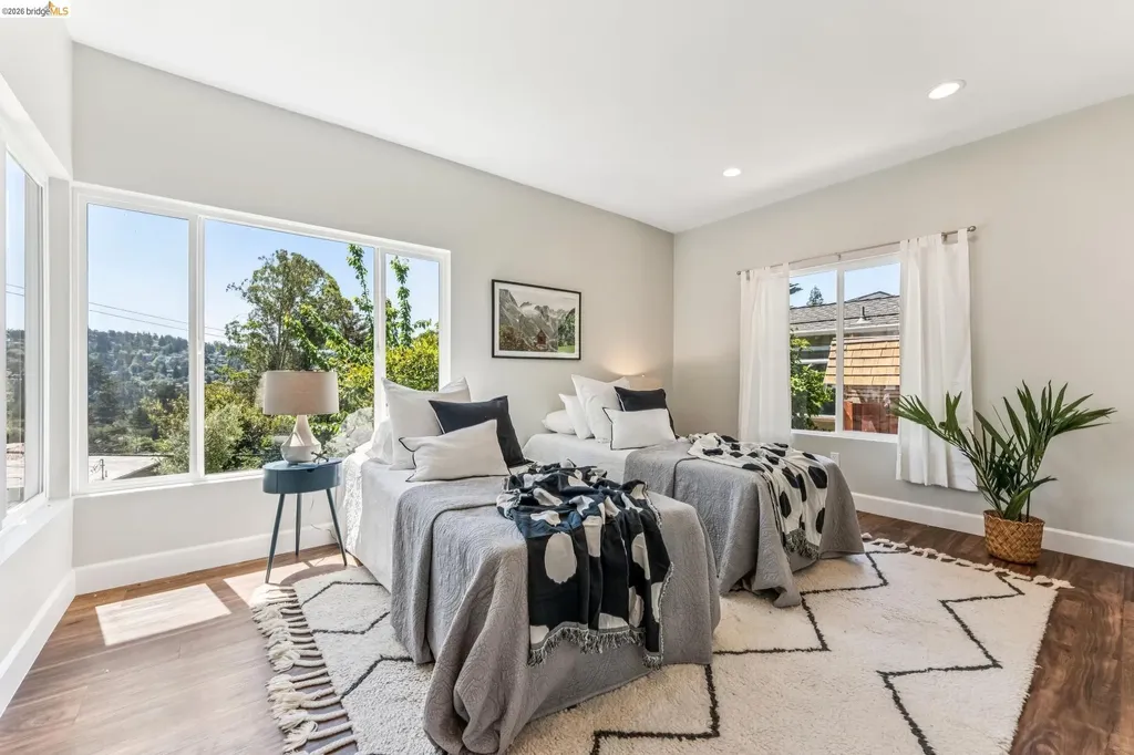 6935 Chambers Drive Oakland CA 94611