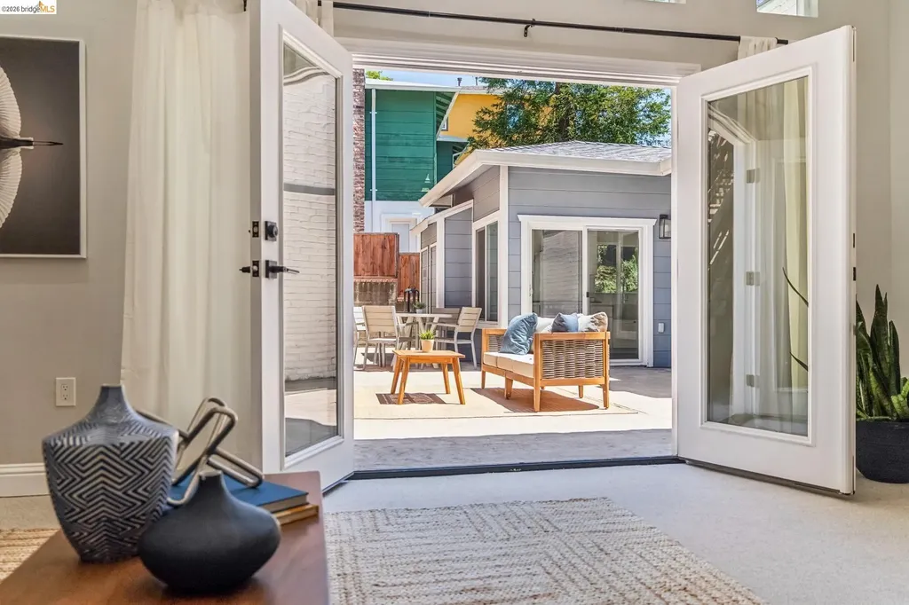 6935 Chambers Drive Oakland CA 94611
