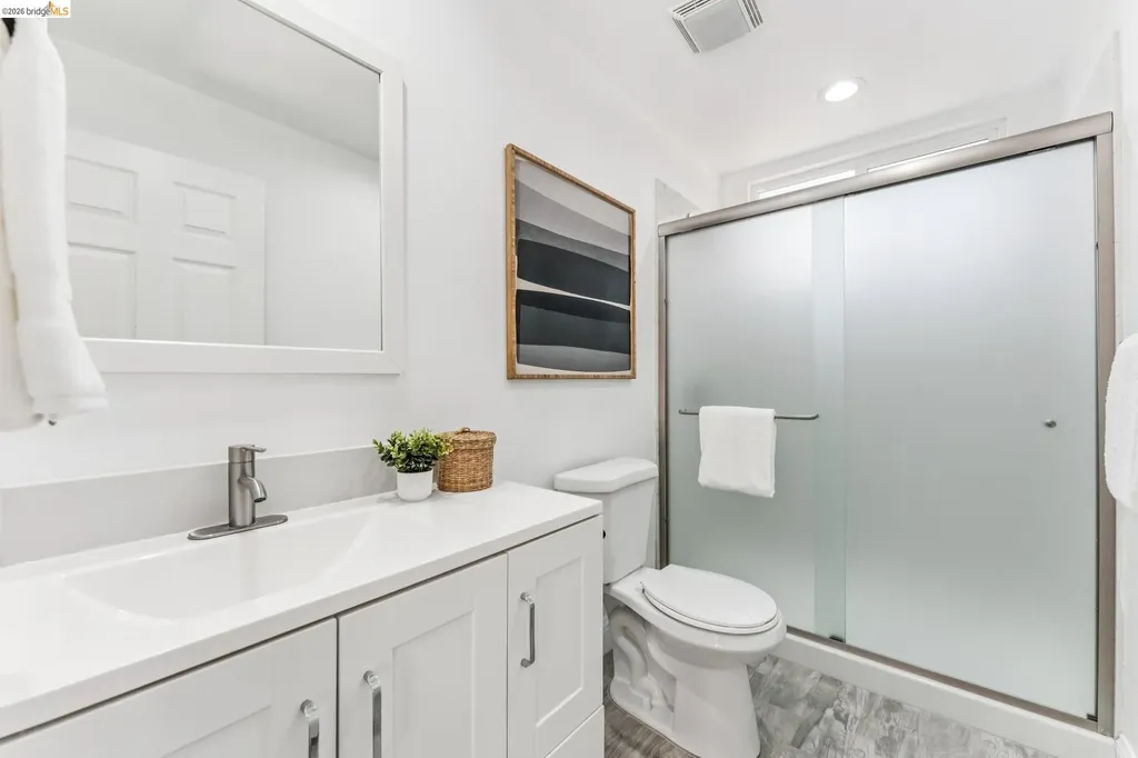 6935 Chambers Drive Oakland CA 94611